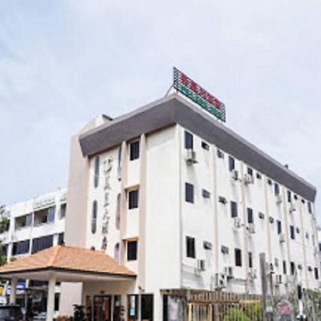 Palace Inn Miri Zewnętrze zdjęcie