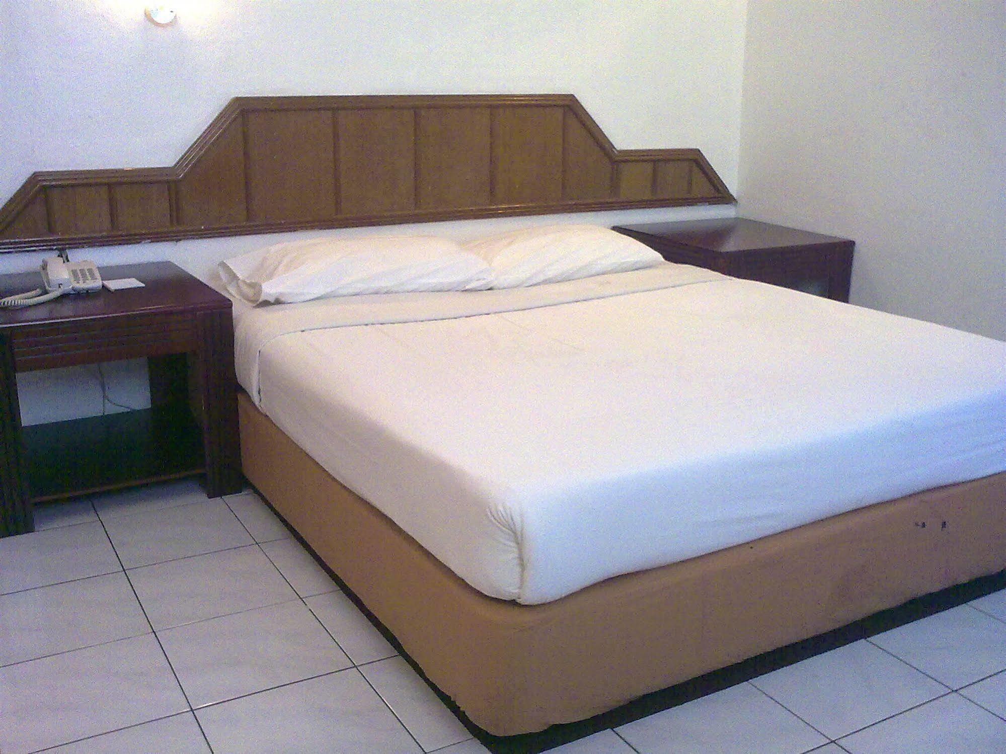 Palace Inn Miri Zewnętrze zdjęcie