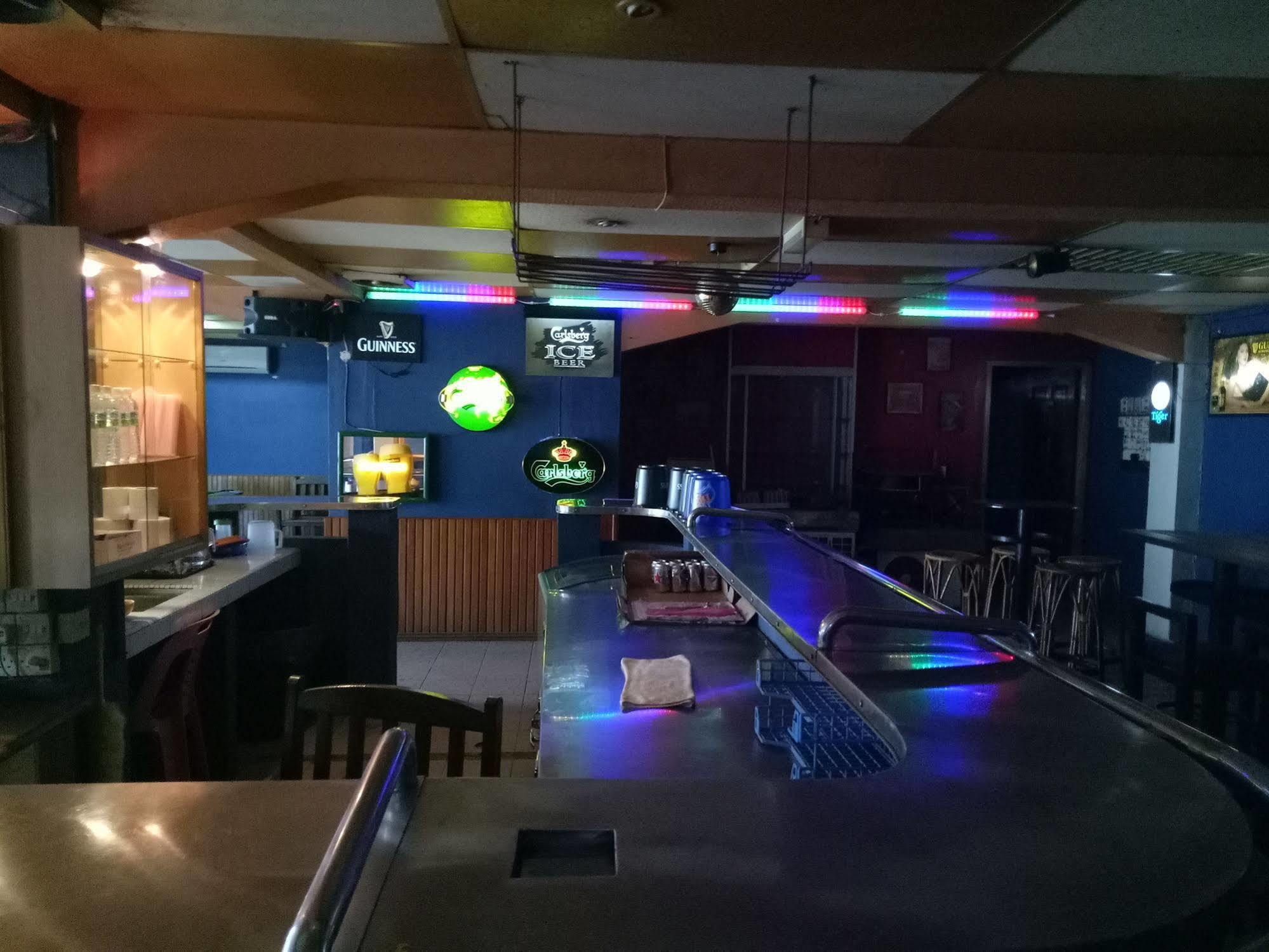 Palace Inn Miri Zewnętrze zdjęcie